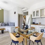 Breezy Rooftop House Holiday home
