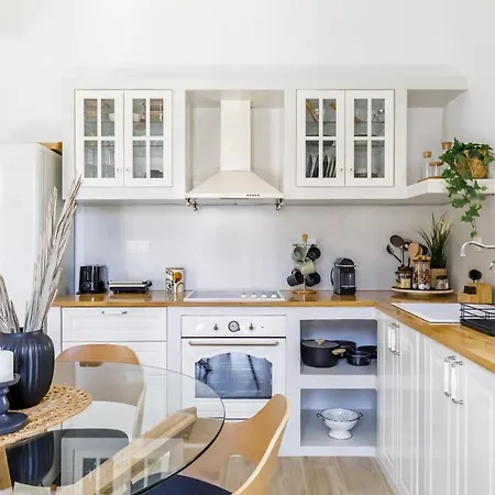 Breezy Rooftop House *