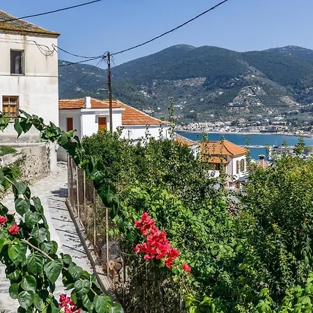 Breezy Rooftop House Casa vacanze