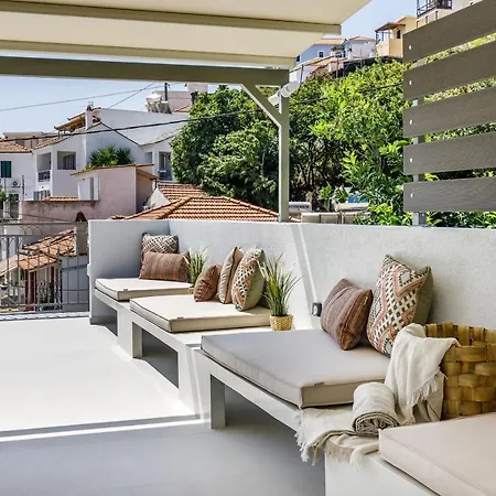 Breezy Rooftop House Semesterbostad