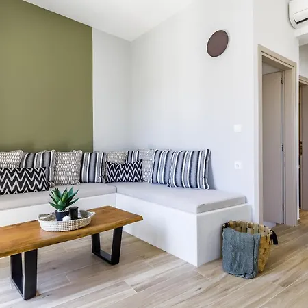 Breezy Rooftop House *