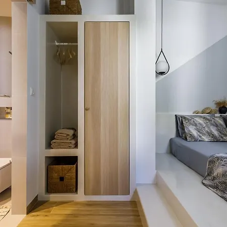 Breezy Rooftop House Casa vacanze