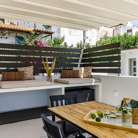 Breezy Rooftop House *